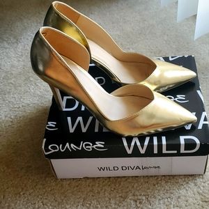 Gold Pumps